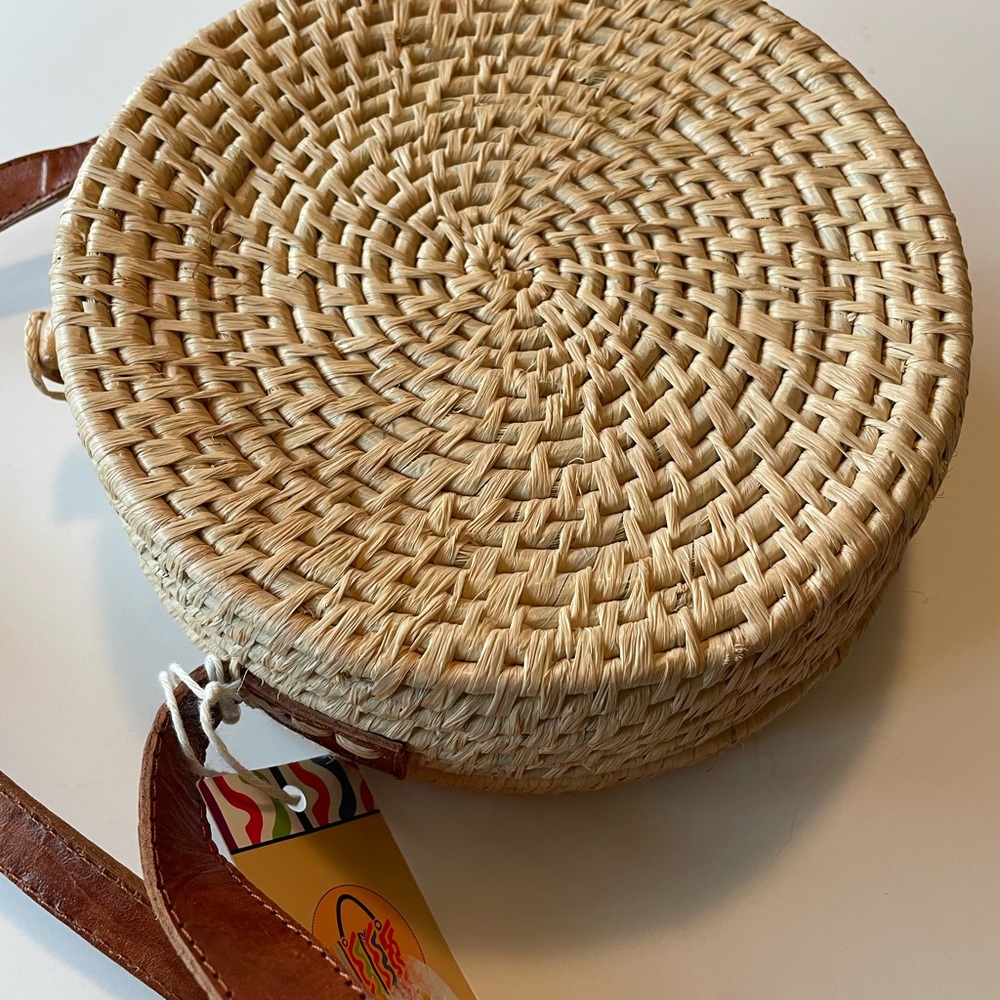 2/$20 Akua’s Boutique Round BOHO Style Woven Crossbody Bag NWT Rustic Elegance!